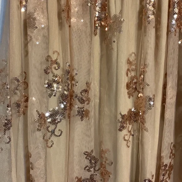 Glamorous sparkly evening dress - Picture 4 of 7